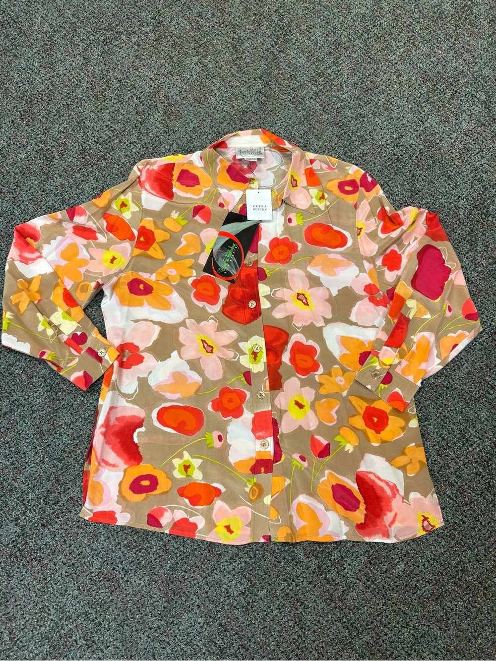 Diane Vone Furstenberg NWT 100% Silk Button Down Blouse Silk Assets Size L